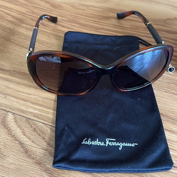 SALVATORE FERRAGAMO women’s tortoise shell sunglasses - Picture 6 of 10